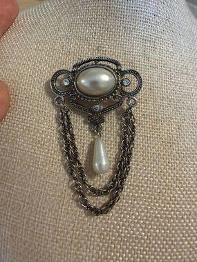 Vintage Silver Tone Pearl Drop Brooch Necklace - Cream Pearl